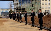 县“两会”代表、委员视察初中部新校区