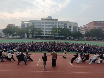  一条绳，一条心 ，拔出团结奋进魂